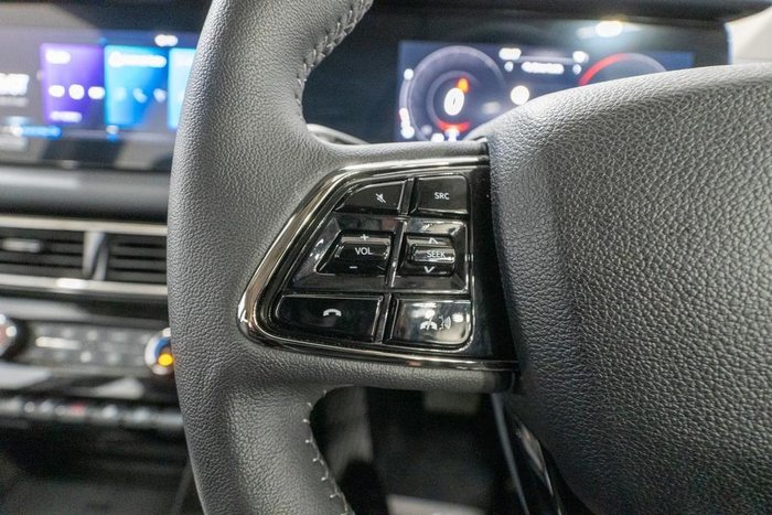 2025 Mahindra XUV700 AX7L