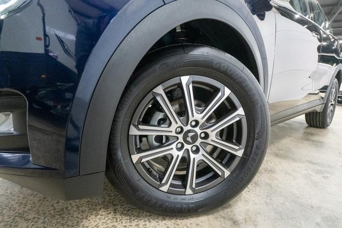 2025 Mahindra XUV700 AX7L