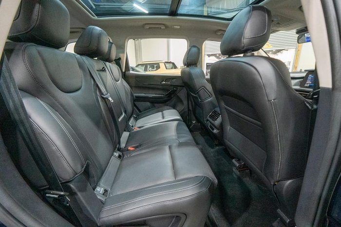 2025 Mahindra XUV700 AX7L