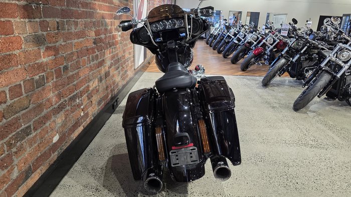 2021 Harley-Davidson CVO Street Glide 117 (FLHXSE)