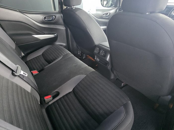 2021 Nissan Navara ST-X