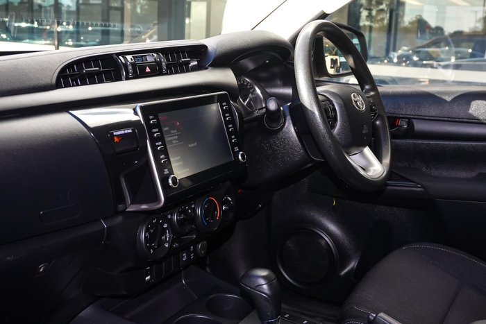 2022 Toyota Hilux SR