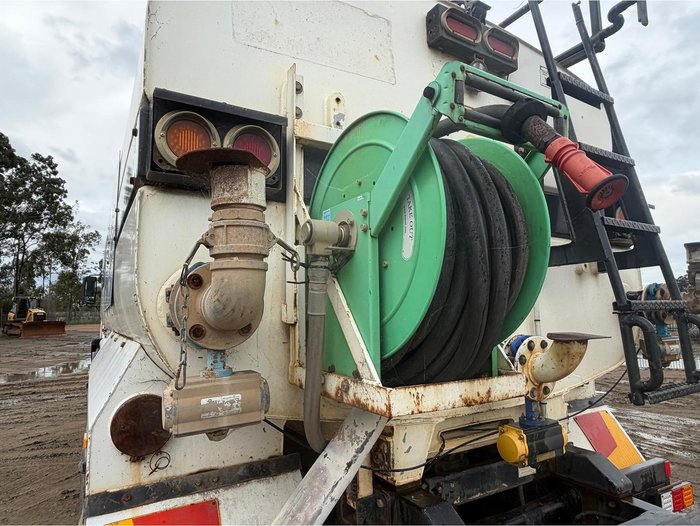 1998 International Acco 2350G