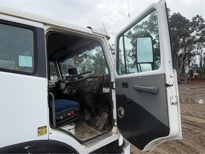 1998 International Acco 2350G