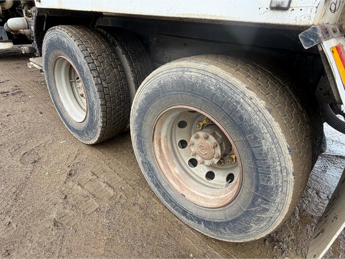 1998 International Acco 2350G