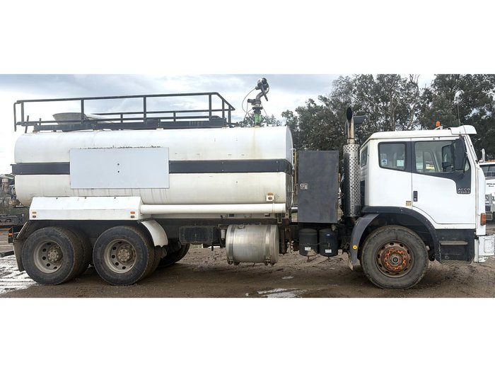 1998 International Acco 2350G