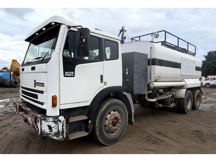 1998 International Acco 2350G
