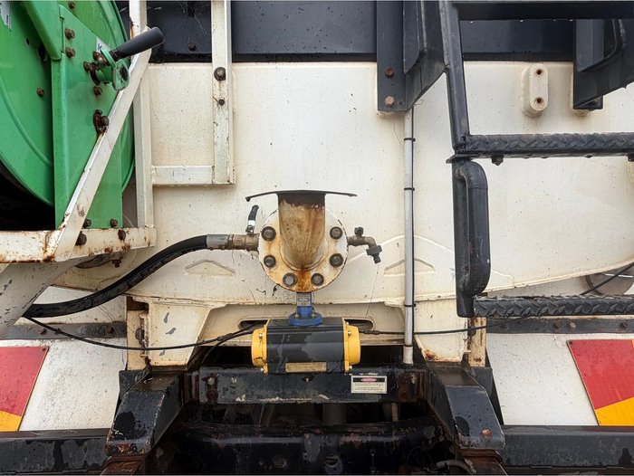 1998 International Acco 2350G