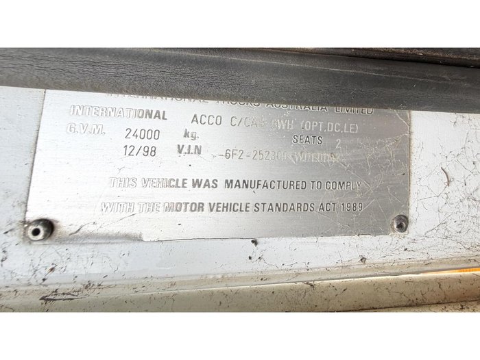 1998 International Acco 2350G