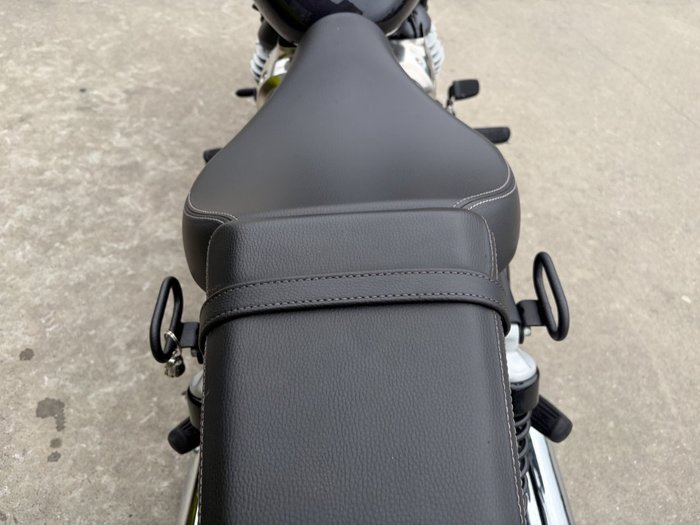 2025 Royal Enfield SUPER METEOR 650 Astral Black
