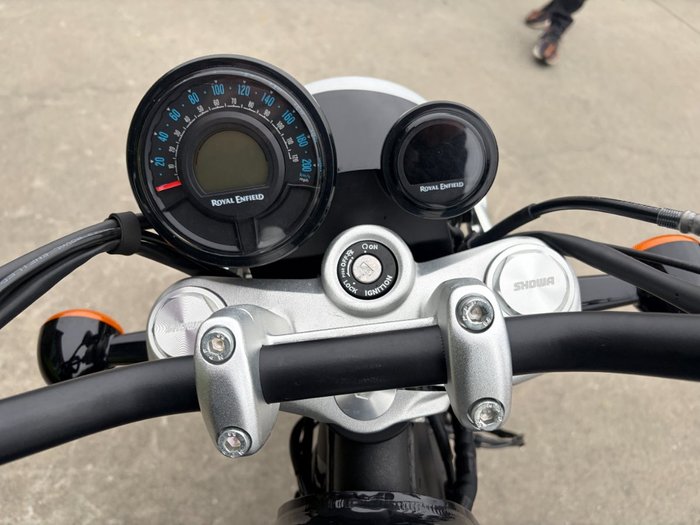 2025 Royal Enfield SUPER METEOR 650 Astral Black