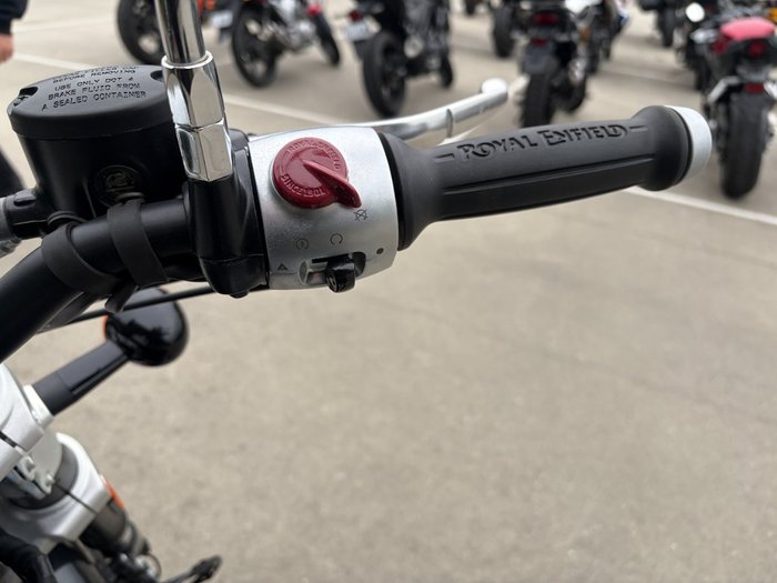2025 Royal Enfield SUPER METEOR 650 Astral Black