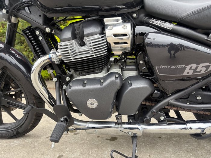 2025 Royal Enfield SUPER METEOR 650 Astral Black