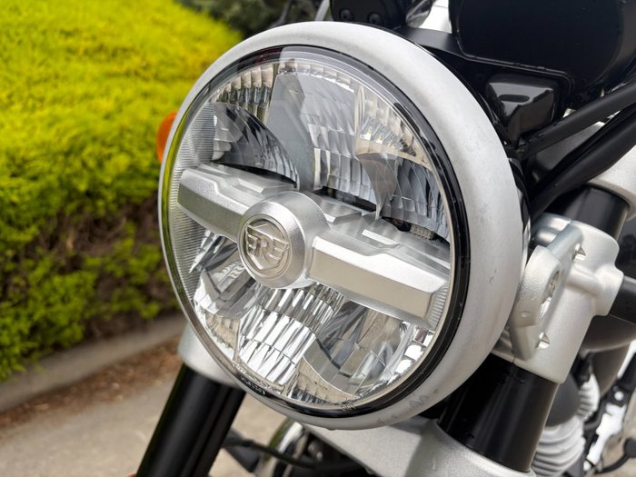 2025 Royal Enfield SUPER METEOR 650 Astral Black