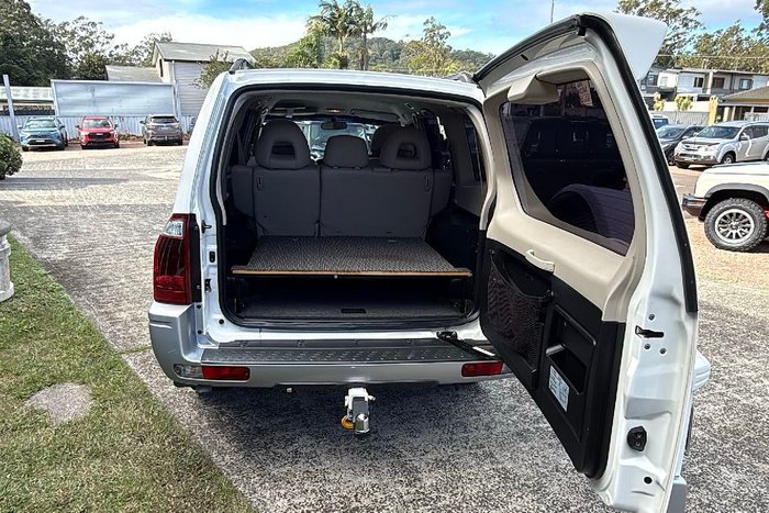 2004 Mitsubishi Pajero GLS