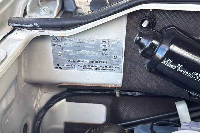 2004 Mitsubishi Pajero GLS