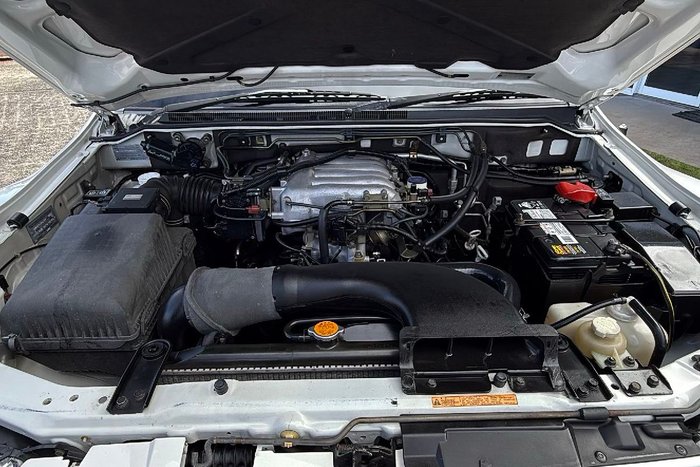 2004 Mitsubishi Pajero GLS