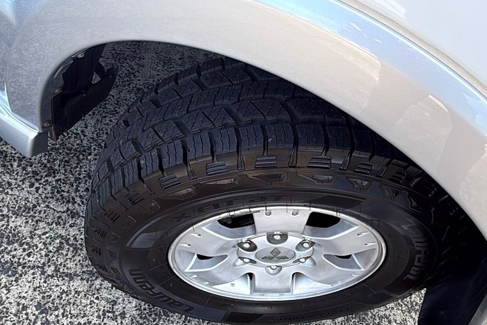 2004 Mitsubishi Pajero GLS
