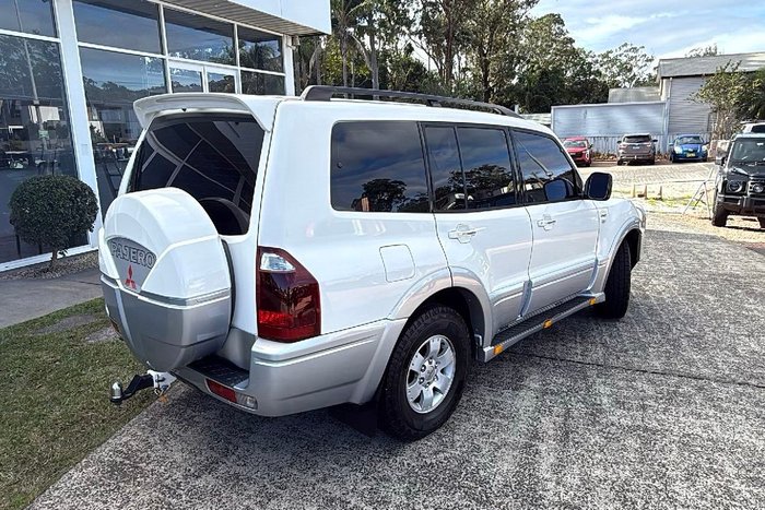 2004 Mitsubishi Pajero GLS