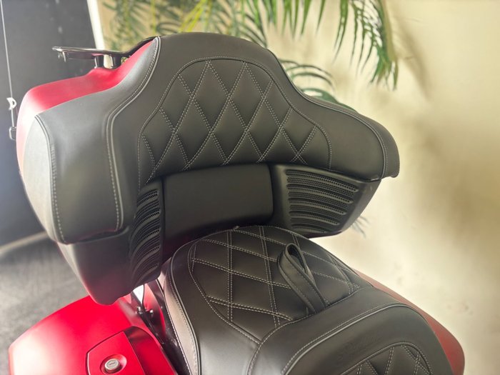 2025 Indian ROADMASTER DARK HORSE Sunset Red