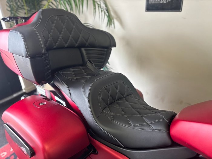 2025 Indian ROADMASTER DARK HORSE Sunset Red