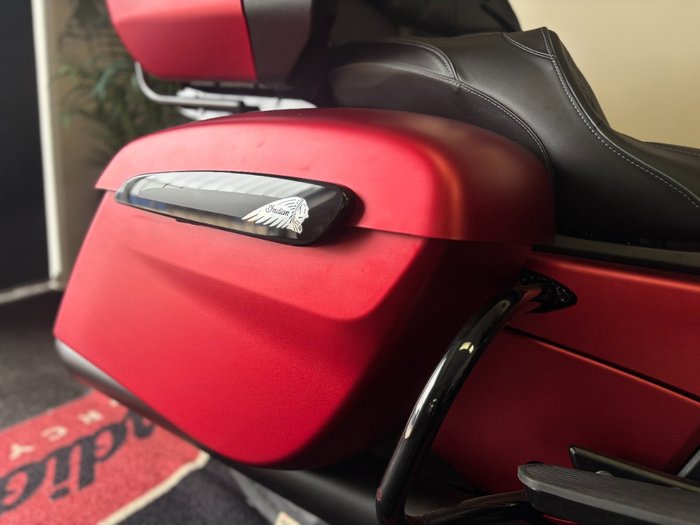 2025 Indian ROADMASTER DARK HORSE Sunset Red