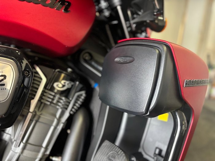 2025 Indian ROADMASTER DARK HORSE Sunset Red