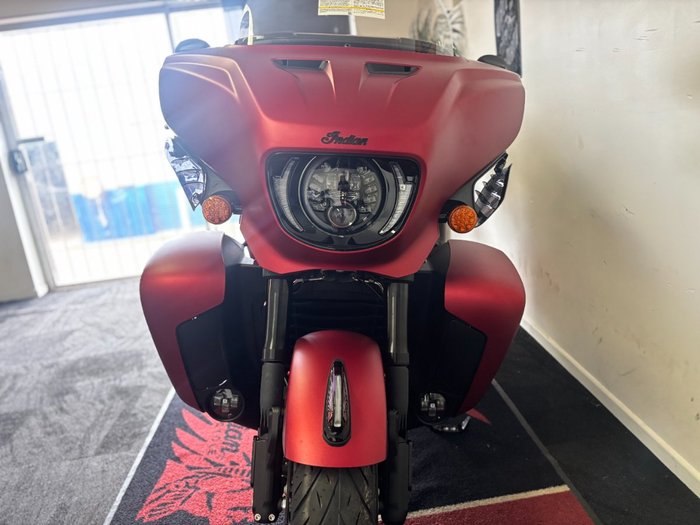 2025 Indian ROADMASTER DARK HORSE Sunset Red