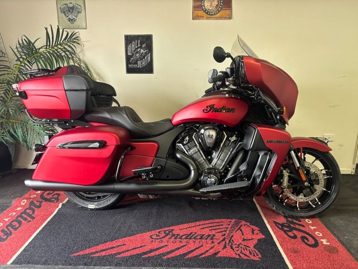 2025 Indian ROADMASTER DARK HORSE Sunset Red