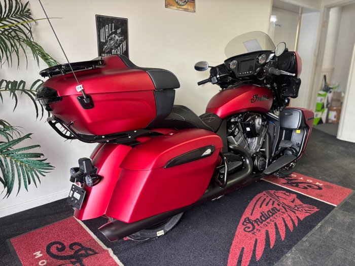 2025 Indian ROADMASTER DARK HORSE Sunset Red