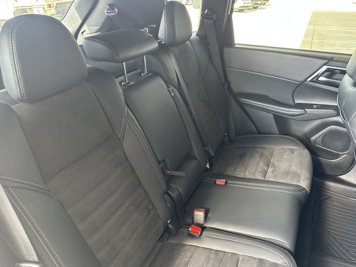 2023 Mitsubishi Outlander Black Edition