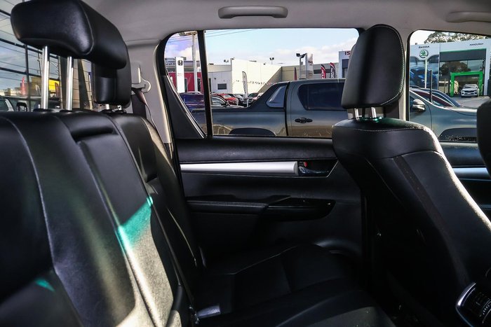 2023 Toyota Hilux SR5