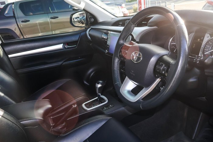 2023 Toyota Hilux SR5