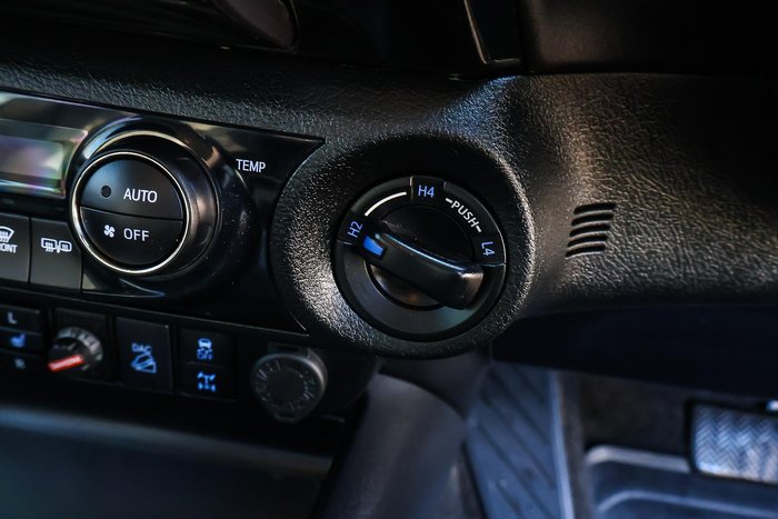2023 Toyota Hilux SR5