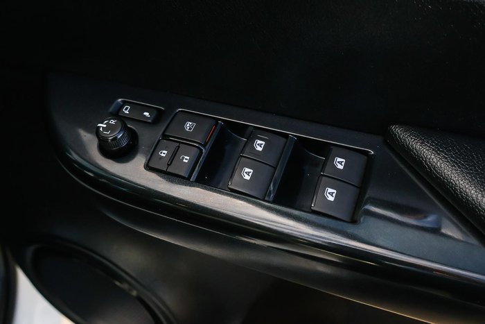 2023 Toyota Hilux SR5