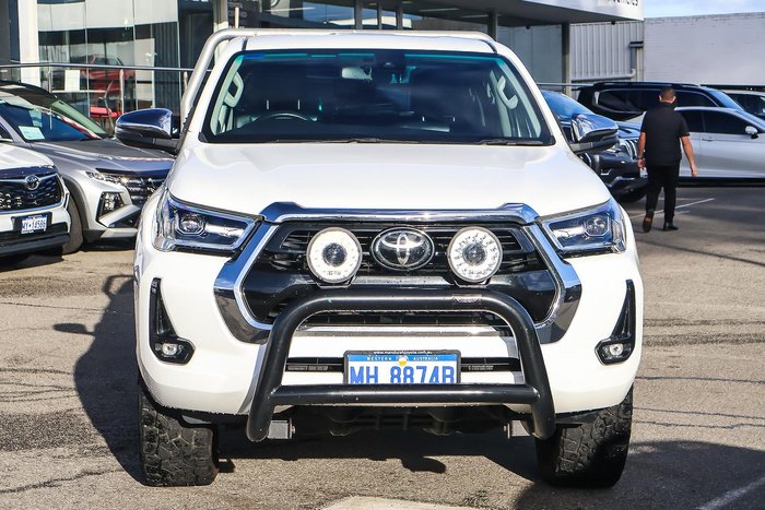 2023 Toyota Hilux SR5