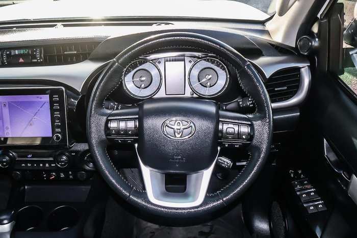 2023 Toyota Hilux SR5