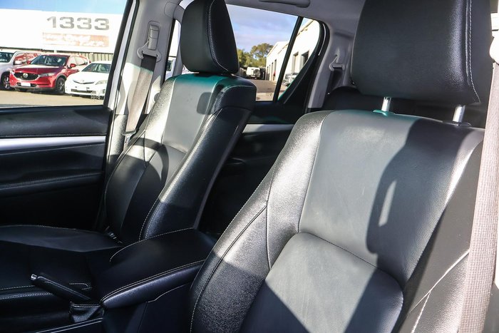 2023 Toyota Hilux SR5