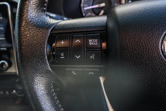 2023 Toyota Hilux SR5