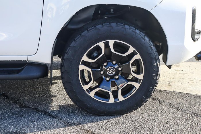 2023 Toyota Hilux SR5
