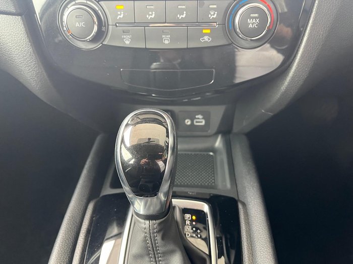 2022 Nissan X-TRAIL ST