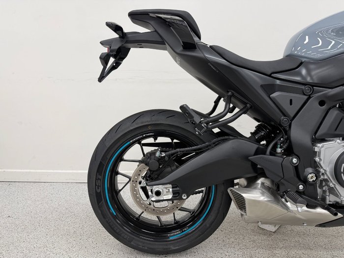 2025 CFMOTO 675 NK grey