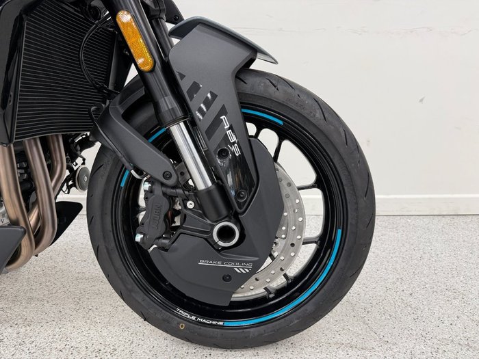 2025 CFMOTO 675 NK grey