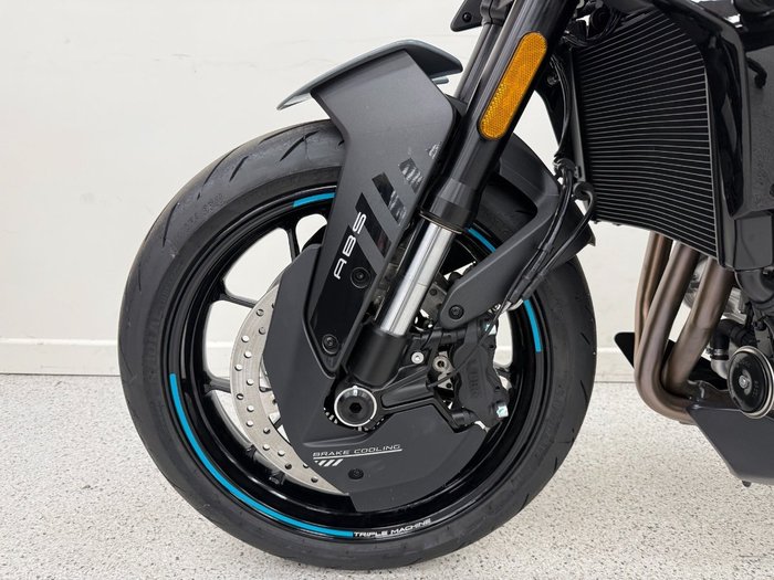2025 CFMOTO 675 NK grey