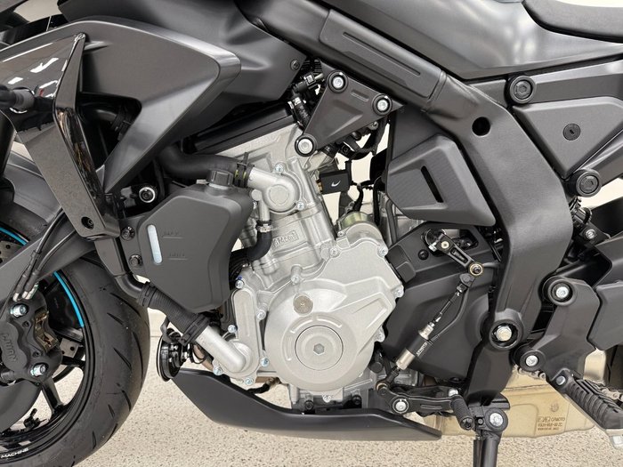 2025 CFMOTO 675 NK grey