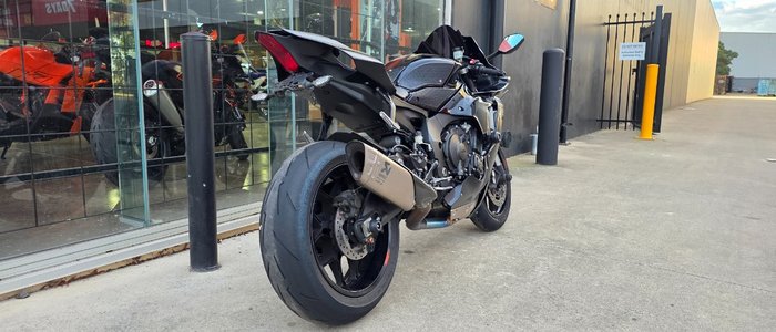 2020 Yamaha YZF-R1 BLACK