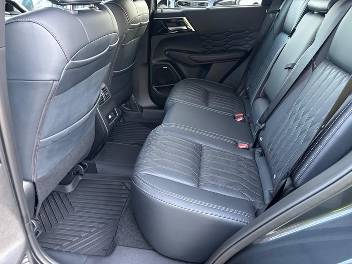 2025 Mitsubishi Outlander Exceed