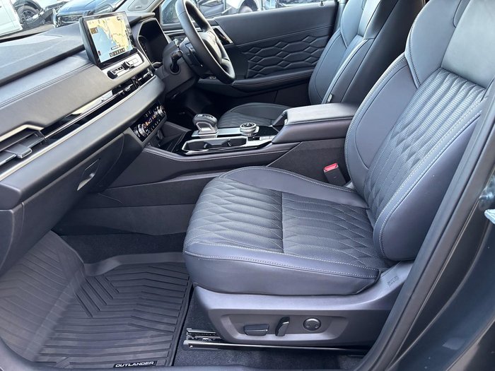2025 Mitsubishi Outlander Exceed