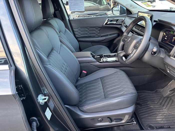 2025 Mitsubishi Outlander Exceed