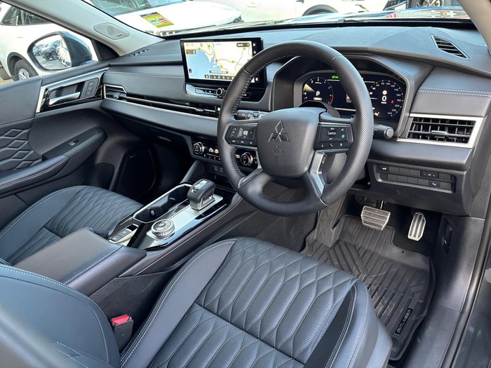 2025 Mitsubishi Outlander Exceed